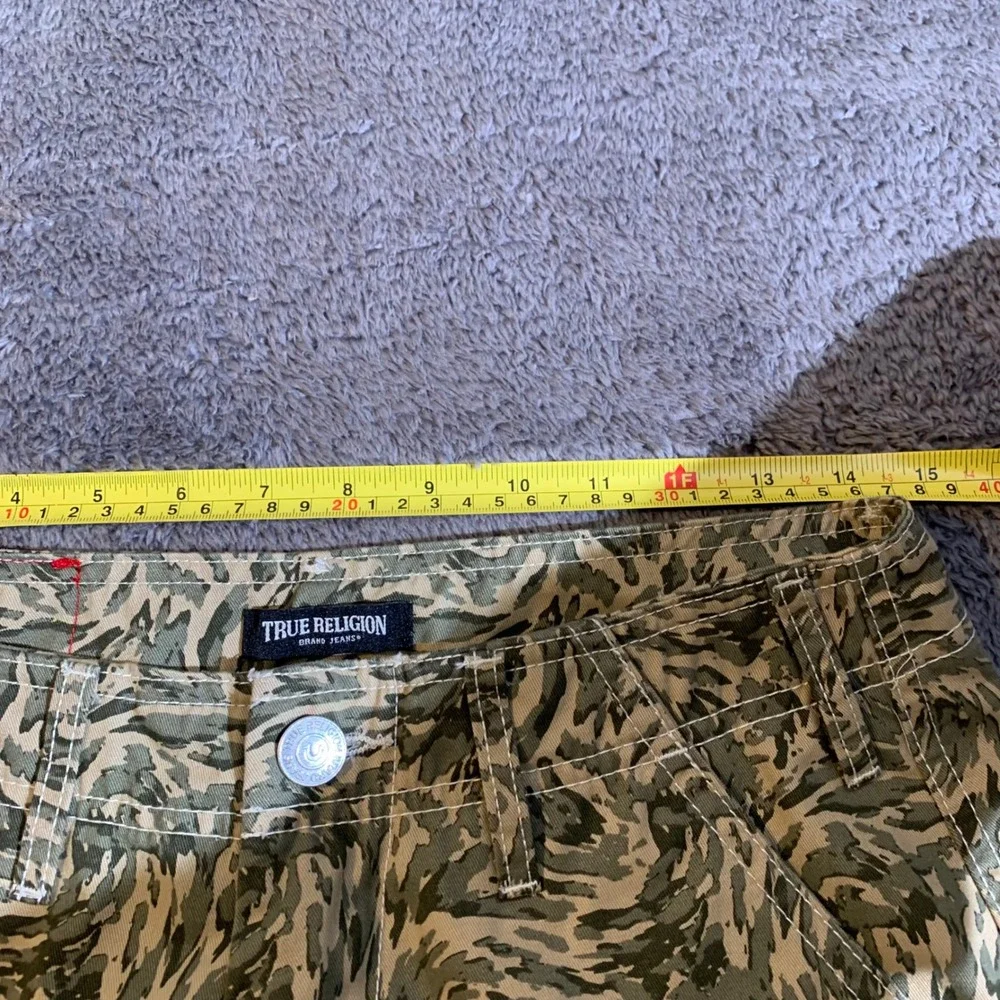 True Religion Abstract Camo Swirl‎ Cargo Pants Mens 28 Green Tan NWT 107122